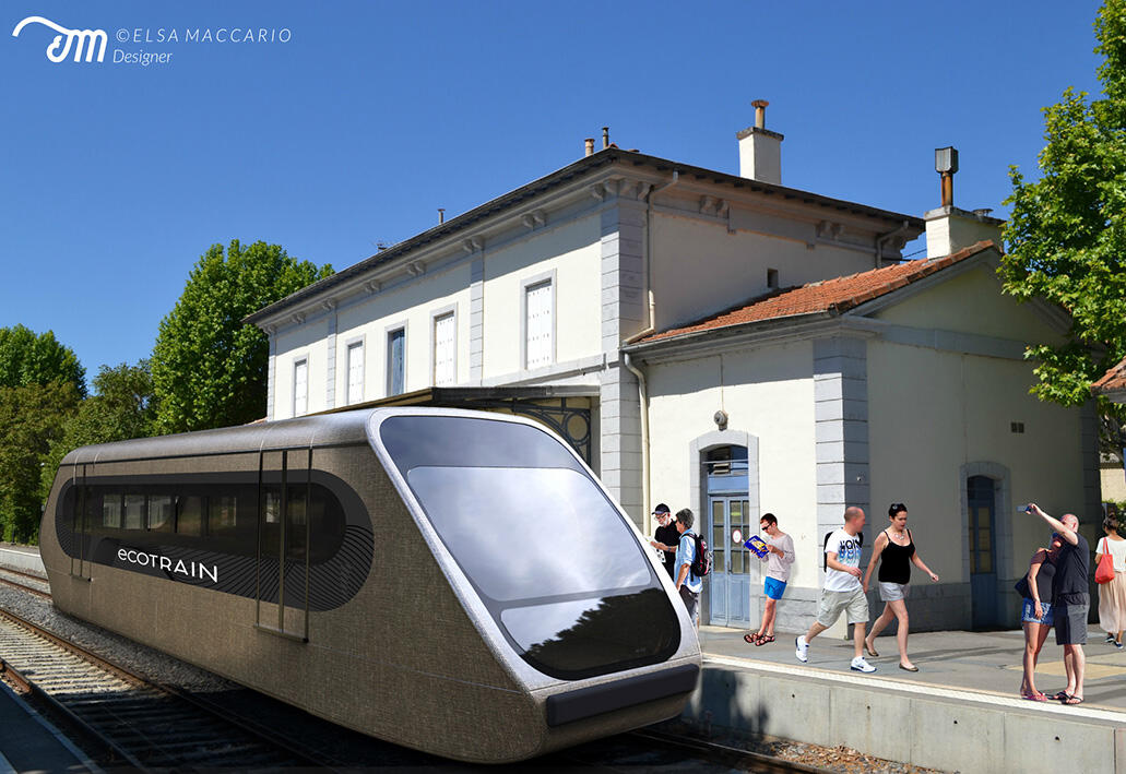 ECOTRAIN EcoTrain at the station with passengers