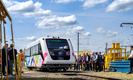 Autonomous driving tests April 2026. (Photo Caroline Gasch) The EcoTrain shuttle during autonomous driving demonstrations in April 2026, with visitors